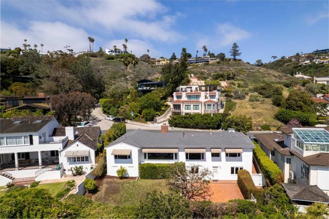 6018 Folsom Drive, La Jolla CA: https://media.crmls.org/mediaz/312c3322-a55f-4d2a-8f56-3e35c29e2eb2.jpg