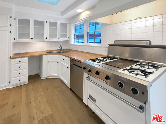 2252 Verde Oak Drive, Los Angeles CA: https://media.crmls.org/mediaz/312c544d-8957-41a2-94de-7b8ce3230515.jpg