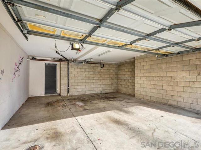 8641 Via Mallorca, La Jolla CA: https://media.crmls.org/mediaz/312c9d9e-72c0-4641-99c8-47033476e8ac.jpg