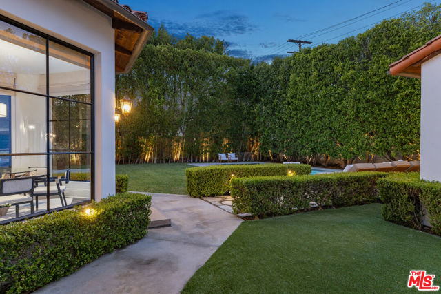706 N Crescent Drive, Beverly Hills CA: https://media.crmls.org/mediaz/312cd755-7fbd-4170-b322-5abe03185288.jpg