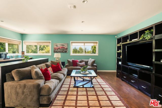 3411 Markridge Road, La Crescenta CA: https://media.crmls.org/mediaz/312dec27-0e8d-4dc4-9d0c-f0180492cc26.jpg