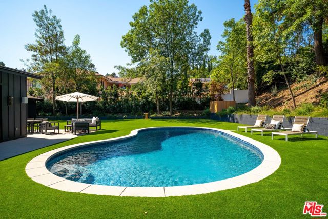 20215 Lorenzana Drive, Woodland Hills CA: https://media.crmls.org/mediaz/312e62af-3ef8-4f5e-93ca-772a387e222c.jpg