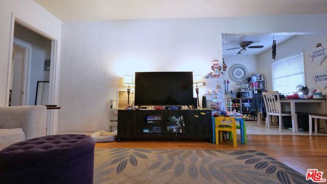 1105 W Clark Avenue, Burbank CA: https://media.crmls.org/mediaz/312ef168-d530-476c-b74e-14c2da817fd7.jpg