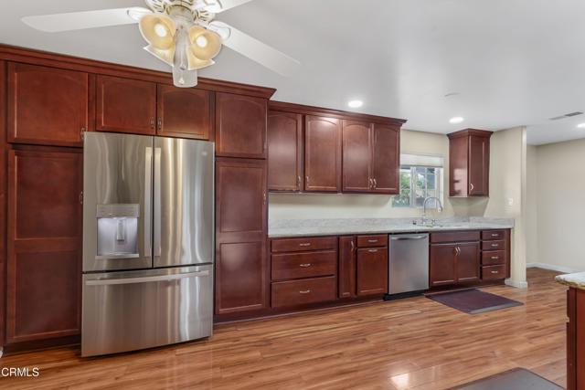 Detail Gallery Image 11 of 44 For 4056 Cochran St, Simi Valley,  CA 93063 - 3 Beds | 3 Baths