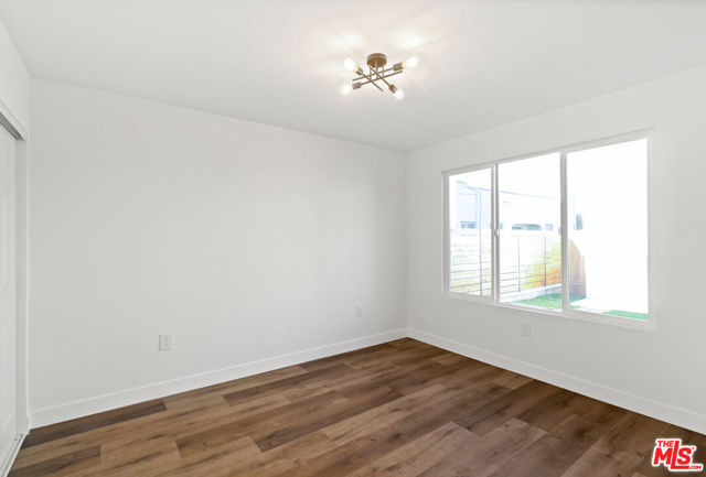 6727 7th Avenue, Los Angeles CA: https://media.crmls.org/mediaz/312f3615-5781-4e04-9a9c-8aa93185ce40.jpg