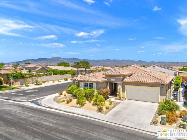 1850 Savanna Way, Palm Springs CA: https://media.crmls.org/mediaz/312f4479-293f-42d3-ae7a-85590549cb3e.jpg