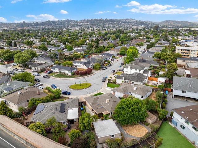 701 Poinsettia Avenue, San Mateo CA: https://media.crmls.org/mediaz/312fb266-5027-492a-bb16-cd01895339d9.jpg
