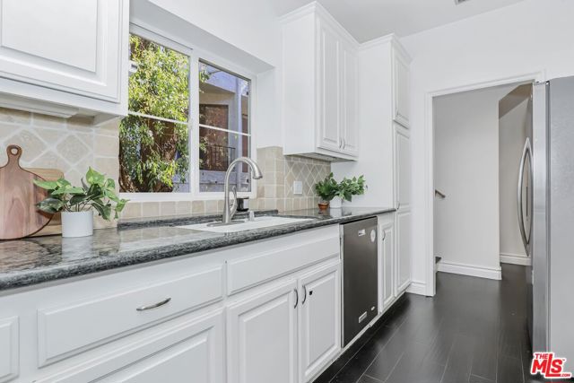 640 Sweetzer Avenue, Los Angeles, California 90048, 2 Bedrooms Bedrooms, ,3 BathroomsBathrooms,Townhouse,For Sale,Sweetzer,24421759