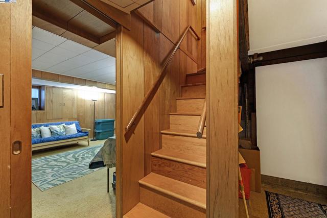 2863 Burton Dr, Oakland CA: https://media.crmls.org/mediaz/3130723b-f206-41ff-8228-c17dc2389b66.jpg