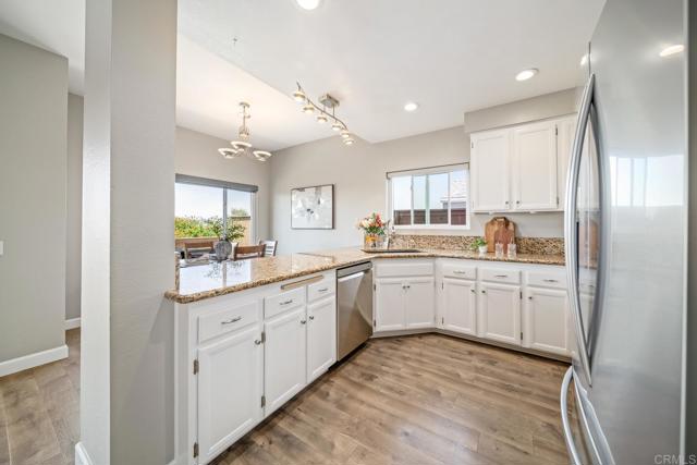 4507 Carnaby Court, Carlsbad CA: https://media.crmls.org/mediaz/31313a59-8d67-4a3f-a496-7bee932d3a10.jpg