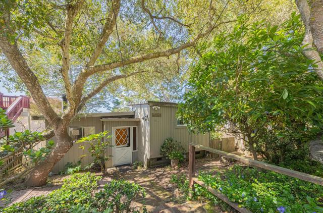 1208 Presidio Boulevard, Pacific Grove CA: https://media.crmls.org/mediaz/31318e99-70cd-476e-b8c4-4f3e68b0ea6f.jpg