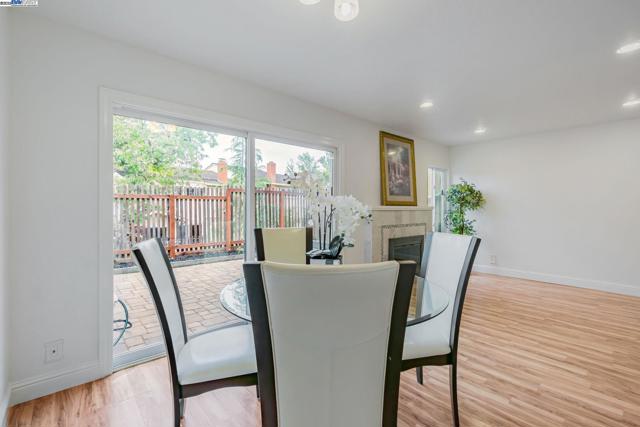 208 Siskiyou Ct, Walnut Creek CA: https://media.crmls.org/mediaz/3131b420-59d2-4b5d-bd74-12ffbb13d86e.jpg
