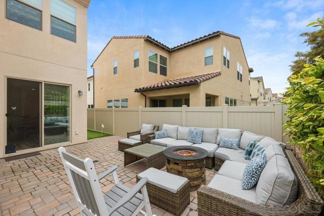712 Gemstone Dr, San Marcos CA: https://media.crmls.org/mediaz/313213a8-e8c6-4ae6-9327-8139097e5547.jpg