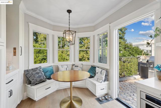 946 Alma Pl, Oakland CA: https://media.crmls.org/mediaz/31325a09-7a7b-4cf4-98c1-96545fd4a86e.jpg