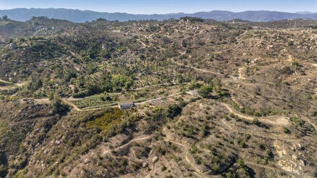 38795 Harris Truck Trail, Fallbrook CA: https://media.crmls.org/mediaz/3132d991-0361-44f8-a5af-121d6e3ccca5.jpg