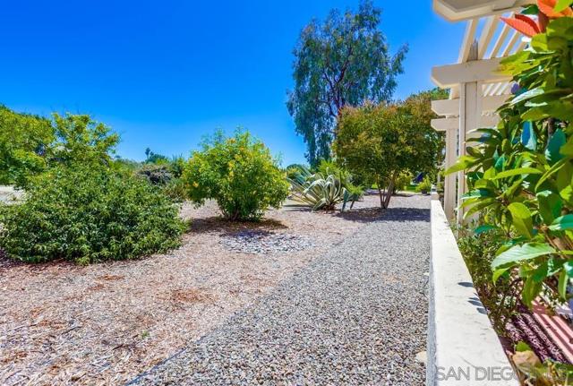 12894 Corte Arauco, San Diego CA: https://media.crmls.org/mediaz/31333756-cf71-4eba-b215-2ac5baf729c5.jpg