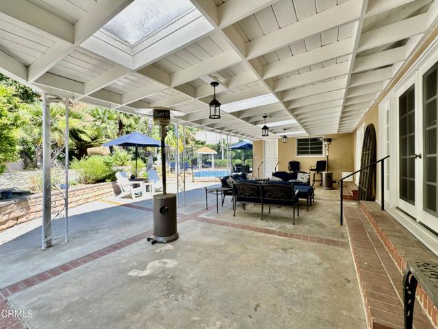1535 Glenmont Drive, Glendale CA: https://media.crmls.org/mediaz/31333d0f-9158-4367-8874-08825572357c.jpg