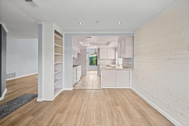 Detail Gallery Image 5 of 36 For 4843 Sumac Pl, Oceanside,  CA 92057 - 3 Beds | 2 Baths