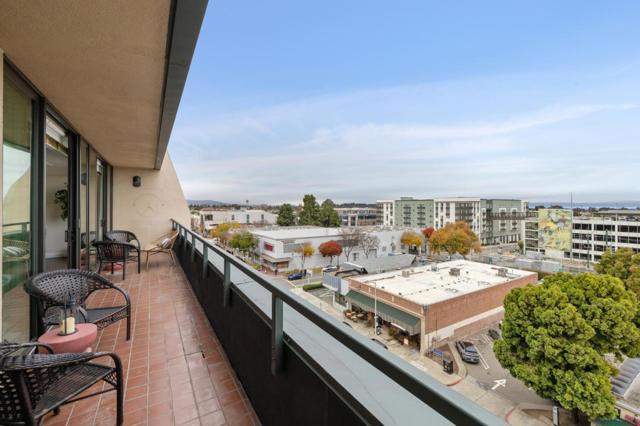 555 Laurel Avenue, San Mateo CA: https://media.crmls.org/mediaz/3134317e-93ca-4891-8490-95e6d7af19a6.jpg