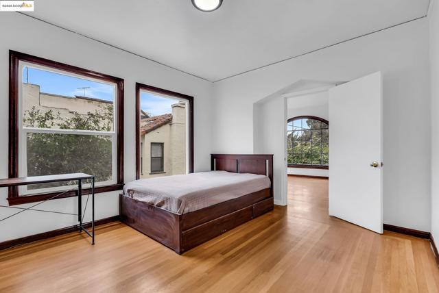 2340 Virginia St, Berkeley CA: https://media.crmls.org/mediaz/3134472d-f209-44ce-af08-a6b0a9c1e998.jpg