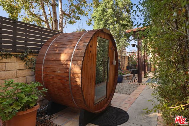 1786 Blossom Court, Thousand Oaks CA: https://media.crmls.org/mediaz/31345d96-c7cb-4deb-895e-b77a4115403d.jpg