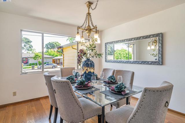 801 E Angela St, Pleasanton CA: https://media.crmls.org/mediaz/31347772-4518-463f-8959-12228db452dc.jpg