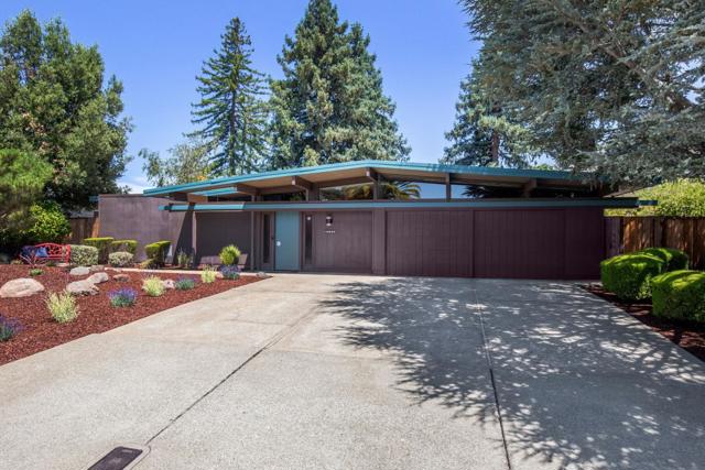 19269 De Havilland Drive, Saratoga CA: https://media.crmls.org/mediaz/3134efe6-5879-4b6d-93da-db42e85abf23.jpg
