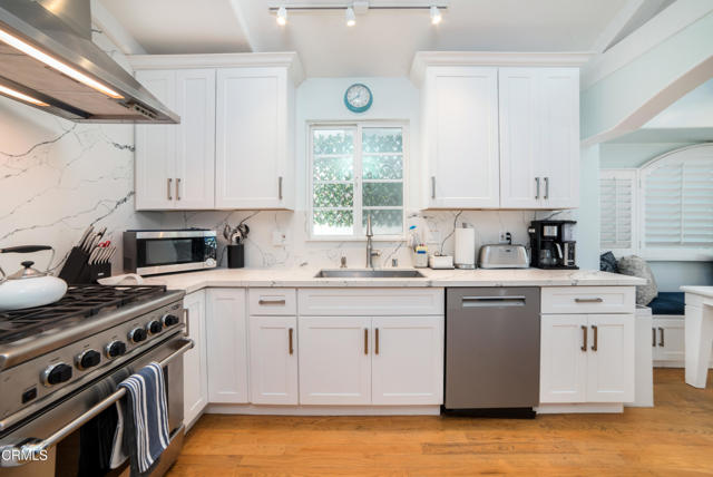 Detail Gallery Image 15 of 37 For 214 Pearl St, Redondo Beach,  CA 90277 - 2 Beds | 2 Baths