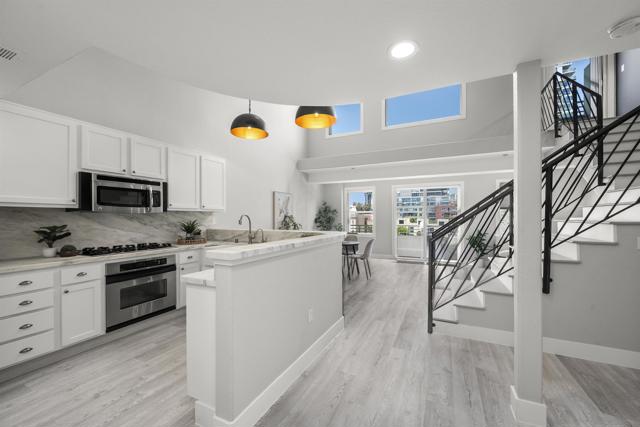 1501 India St, San Diego CA: https://media.crmls.org/mediaz/3135302b-74a5-41b5-81c0-b0966c870efa.jpg