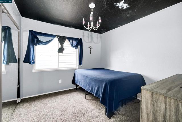 1974 Paradise Valley Ct, Tracy CA: https://media.crmls.org/mediaz/31358c16-58f4-437c-861f-271fedd6d06b.jpg