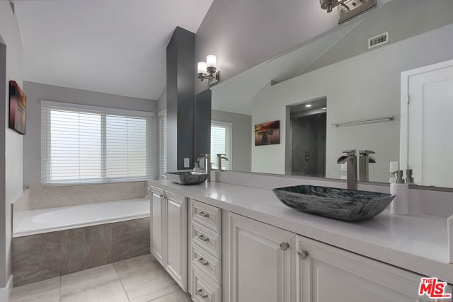 39665 Maple Leaf Court, Murrieta CA: https://media.crmls.org/mediaz/3136499a-f5cb-47ca-9105-1cba70f8af3e.jpg