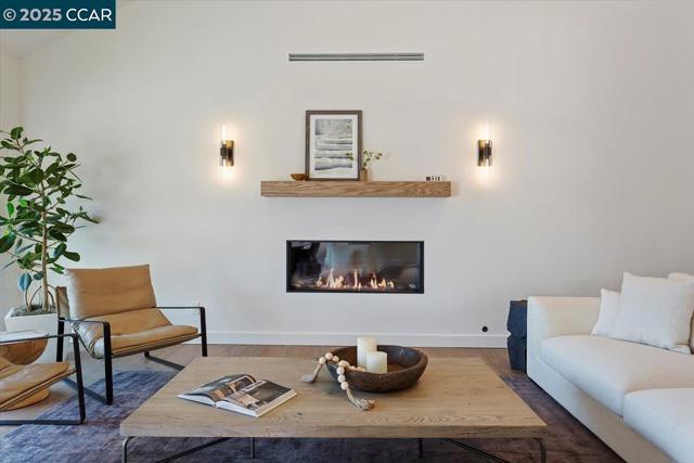316 Village View Ct, Orinda CA: https://media.crmls.org/mediaz/3136ff70-9bec-4e6f-b0a4-aefc99b0fe4a.jpg