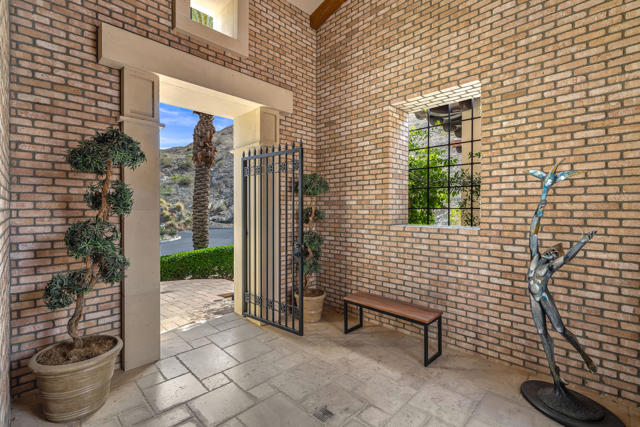 31 Hillcrest Drive, Rancho Mirage CA: https://media.crmls.org/mediaz/3137f094-6b88-406e-8211-e99c3314acaa.jpg
