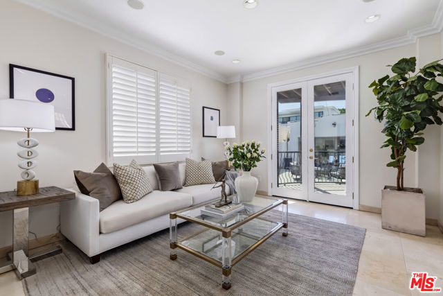 1471 S Crest Drive, Los Angeles CA: https://media.crmls.org/mediaz/31381a2f-df76-4dfe-95f8-5b541d2c0517.jpg