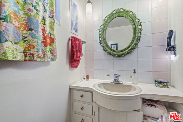 6349 Blanchard Canyon Road, Tujunga CA: https://media.crmls.org/mediaz/31393052-7a7b-4018-9551-bf2c4d1131e4.jpg