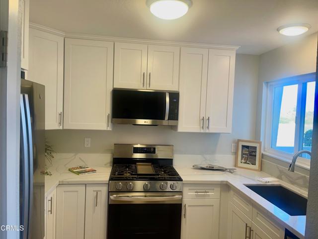 3077 Harbor Boulevard, Ventura CA: https://media.crmls.org/mediaz/3139ac93-9c04-49e4-838d-84c456f7b790.jpg