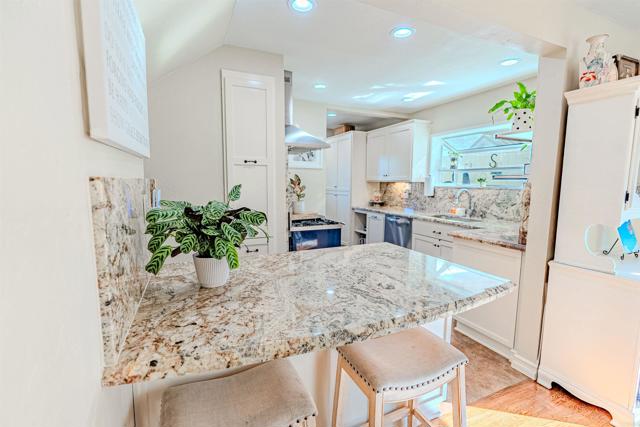 Detail Gallery Image 11 of 28 For 344 Pomona Ave, Coronado,  CA 92118 - 3 Beds | 2 Baths