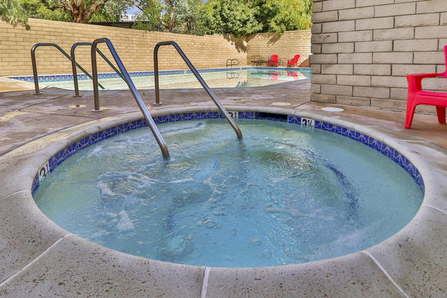 jCommunit Pool and Jacuzzi2