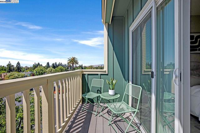 200 Valletta Ln, Pleasanton CA: https://media.crmls.org/mediaz/313a8053-50e2-4286-8ef5-e3f141b71f2a.jpg