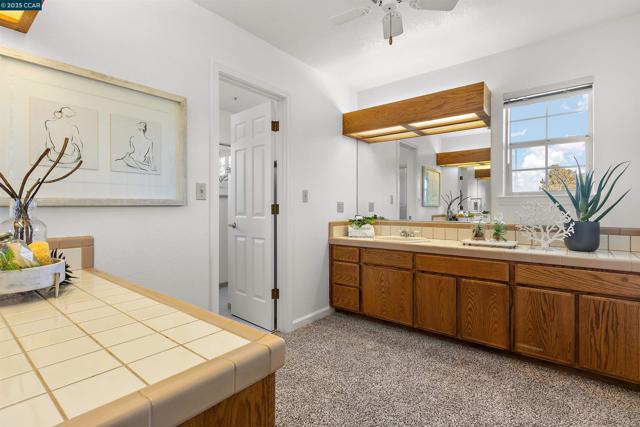 5435 Box R Ranch Rd, Vacaville CA: https://media.crmls.org/mediaz/313bb743-c122-45ce-9c15-178fdf461250.jpg