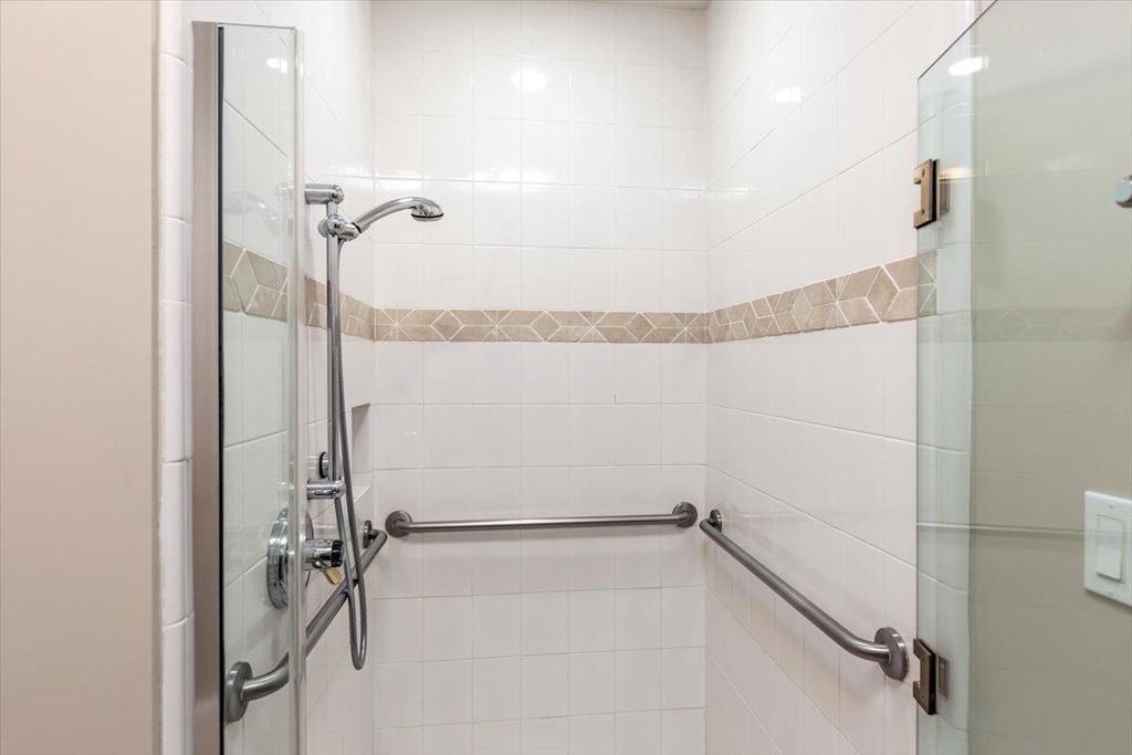 https://media.crmls.org/mediaz/313bcd3a-7516-44da-80f7-292ab702d720.jpg?preset=X-Large