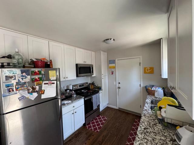 1005 Jones Court, Redwood City CA: https://media.crmls.org/mediaz/313becf4-e3ae-42ed-b511-3fd9077a8abd.jpg