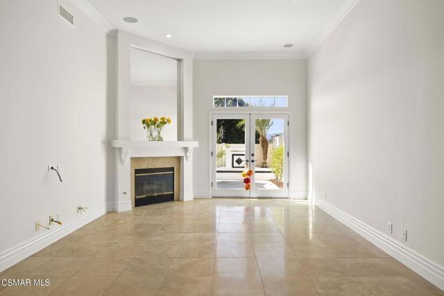 10-web-or-mls-Upmarketmedia_3123Hil-24