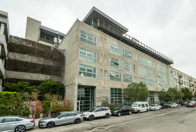 510 S Hewitt Street, Los Angeles CA: https://media.crmls.org/mediaz/313c1bc5-2d45-4897-93a9-a0a03563b59c.jpg