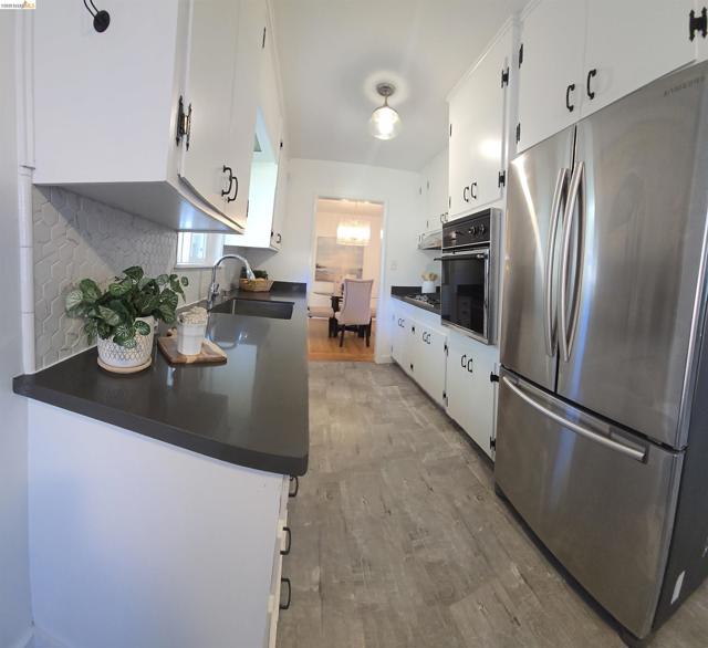 1142 Oakwood Ave, Vallejo CA: https://media.crmls.org/mediaz/313c6823-cc7a-4ac8-89c0-673c0e11956f.jpg