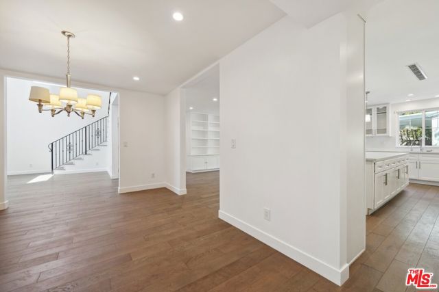 5114 Cedros Avenue, Sherman Oaks CA: https://media.crmls.org/mediaz/313c6b54-62c5-4983-a42d-fb37ac9e83a5.jpg