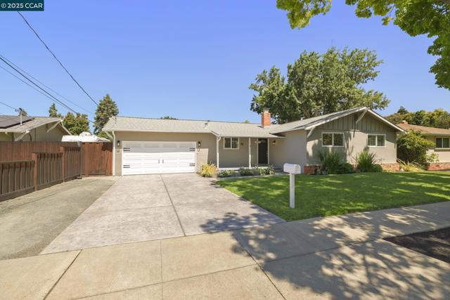 3937 Majestic Dr, Concord CA: https://media.crmls.org/mediaz/313cea11-9ae0-41a1-884b-3d7aa5709a51.jpg