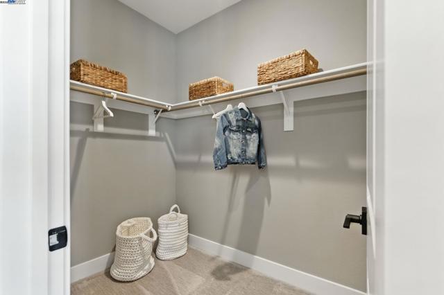 1725 SW Wren, Dublin CA: https://media.crmls.org/mediaz/313d0213-bff0-4742-9c0d-82097700fe59.jpg