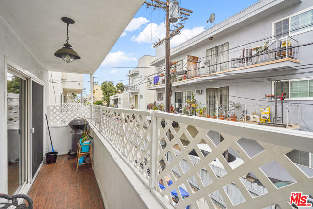 1045 S Bedford Street, Los Angeles CA: https://media.crmls.org/mediaz/313d2789-07d3-4163-86ab-9cb9c8bf667b.jpg