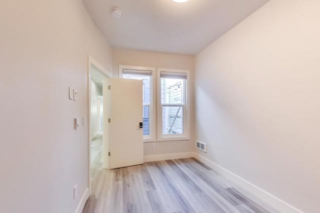 811 Oak Street, San Francisco CA: https://media.crmls.org/mediaz/313d372d-644b-407f-b924-97c95f14dddb.jpg